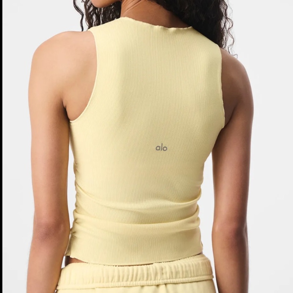 Alo Ribbed En Pointe Tank NWT Lemon Ice - Picture 3 of 3